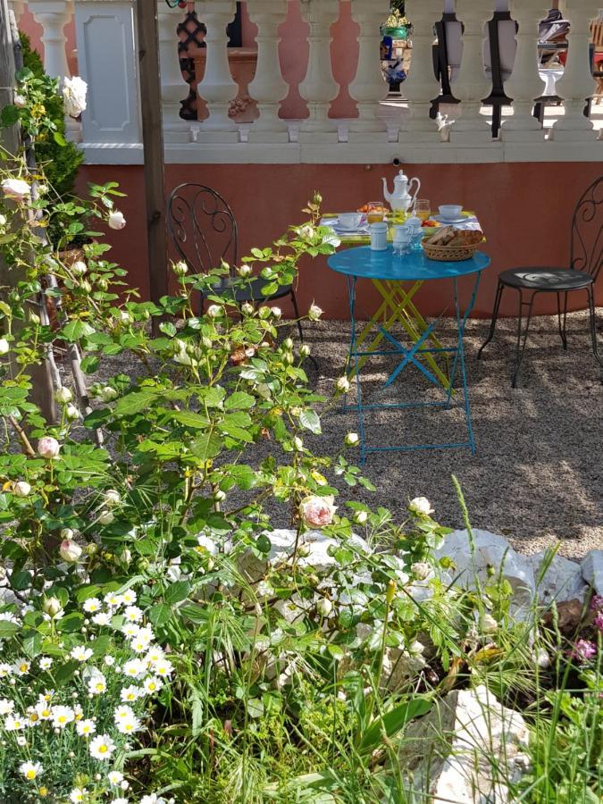Bed and Breakfast Mas D'Azur Рокфор-ле-Пен Экстерьер фото
